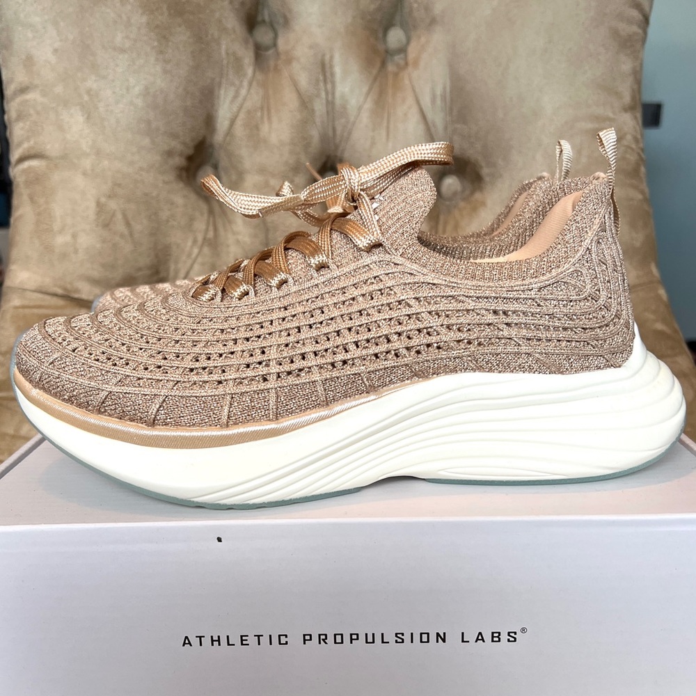 APL TechLoom Zipline Women’s Athletic Running Shoes metallic champagne 7 / 6.5